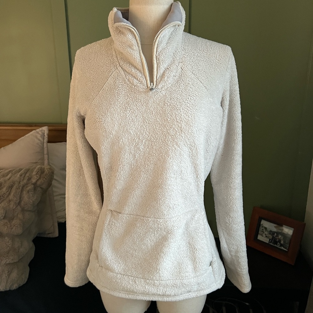 The North Face Women’s White Silky Fleece Pullover